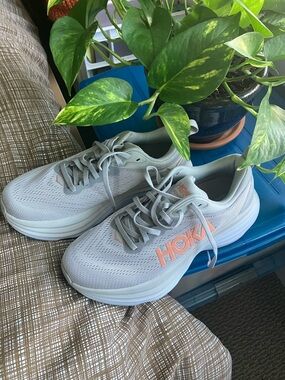 Hoka Bondi 8 - Women's 7B